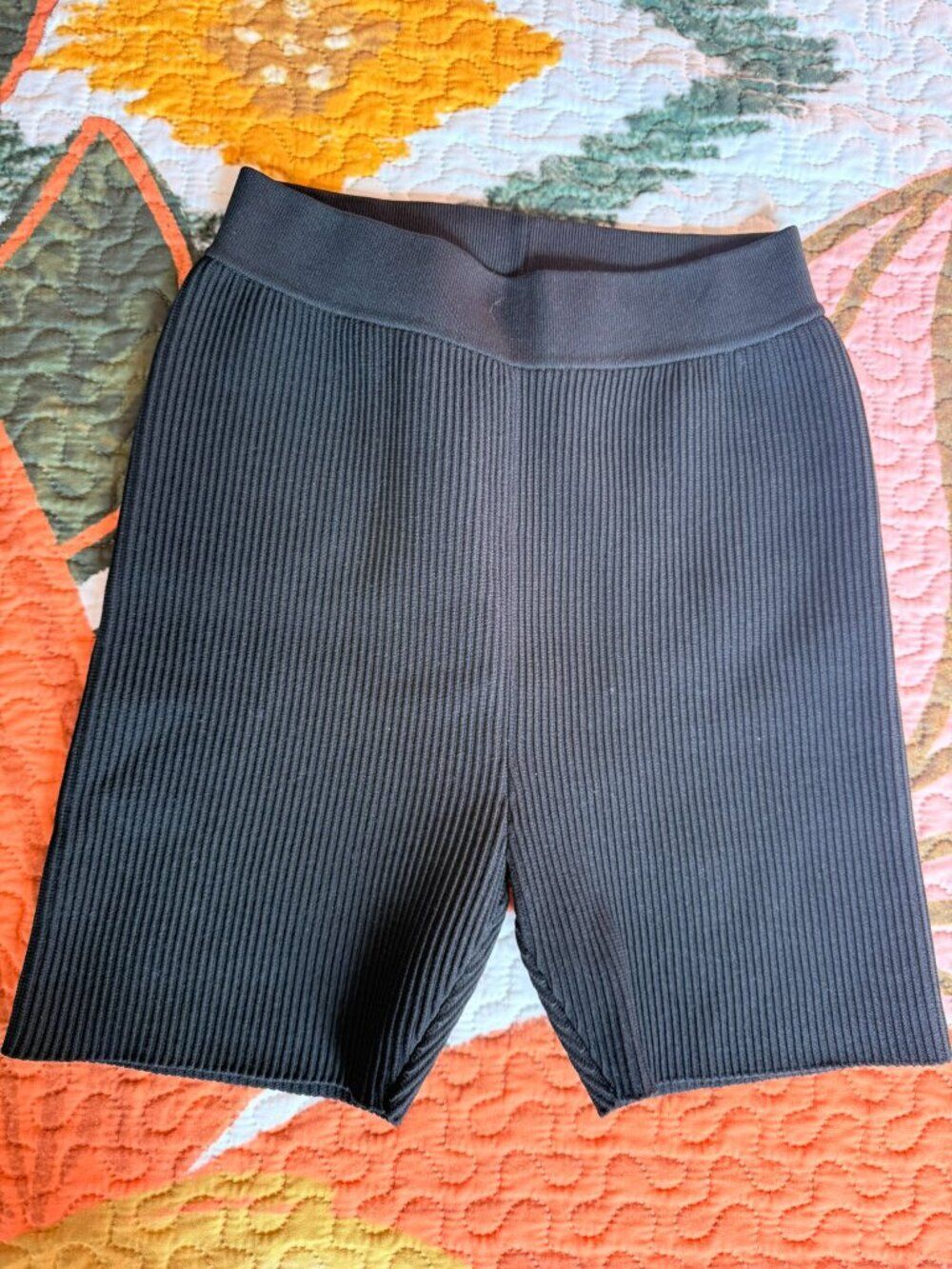 Cuts Black Ribbed High Waisted Biker Shorts Activewear Quiet Luxury Size L - Picture 4 of 6